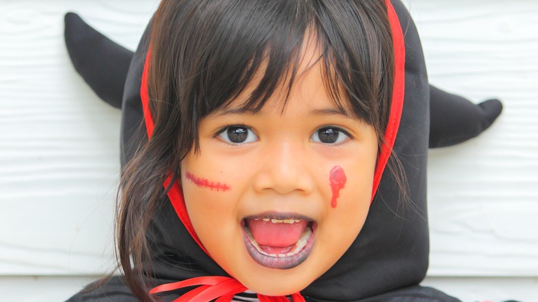 little girl in halloween costume