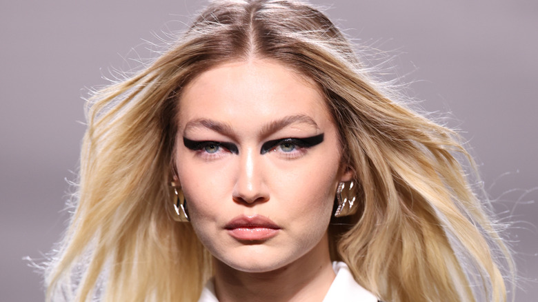 Gigi Hadid wearing very dark eyeliner