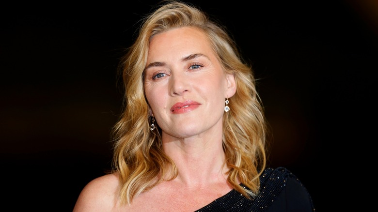 Kate Winslet smiling at a movie premiere.