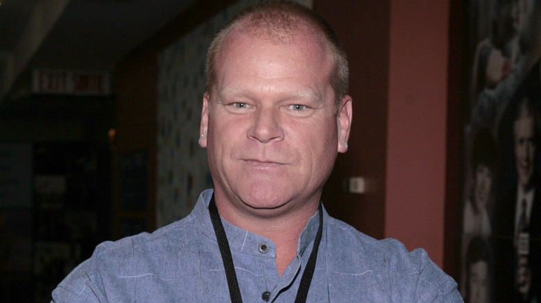 Mike Holmes posing