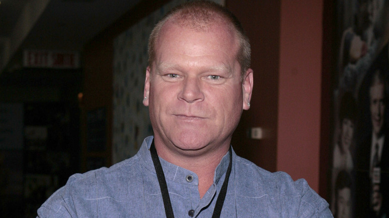 Mike Holmes posing