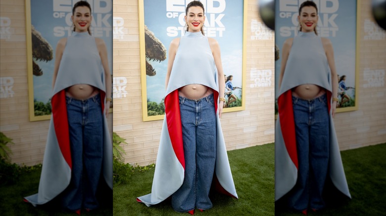 Anne Hathaway posing