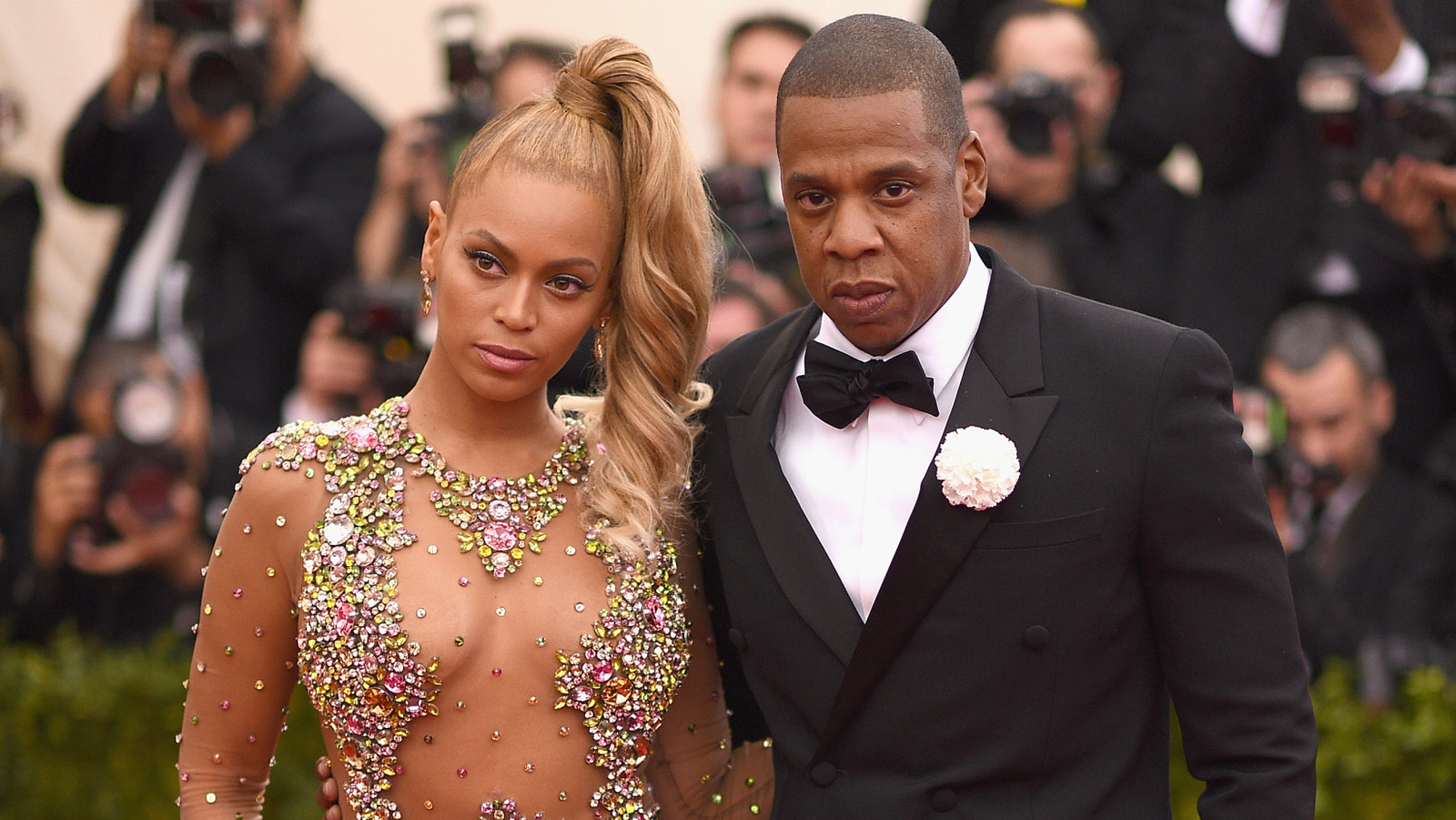 <a href="https://www.thelist.com/1748687/beyonce-jay-z-relationship-red-flags/" target="_blank">10 Red Flags In Beyoncé And Jay-Z’s Relationship You Can’t Ignore</a>