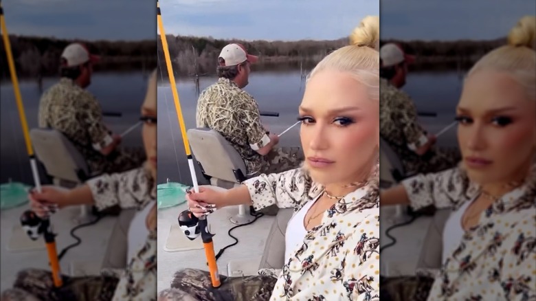 Gwen Stefani and Blake Shelton fishing on a boat