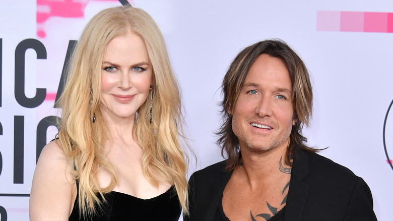 Keith Urban and Nicole Kidman smiling at the American Music Awards in 2017