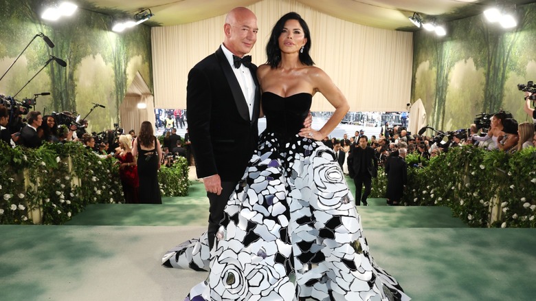 Lauren Sánchez and Jeff Bezos posing at the 2024 Met Gala