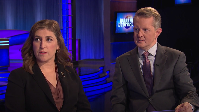 Ken Jennings looking at Mayim Bialik during an interview on the Jeopardy! set