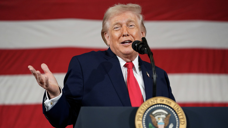 Donald Trump speaking at Fort Bragg