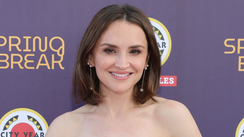 Rachael Leigh Cook posing at a 2025 event