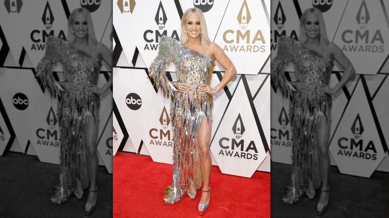 Carrie Underwood posing at the 2021 CMA Awards