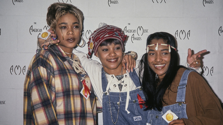 TLC posing together with Lisa Left Eye Lopes in the middle
