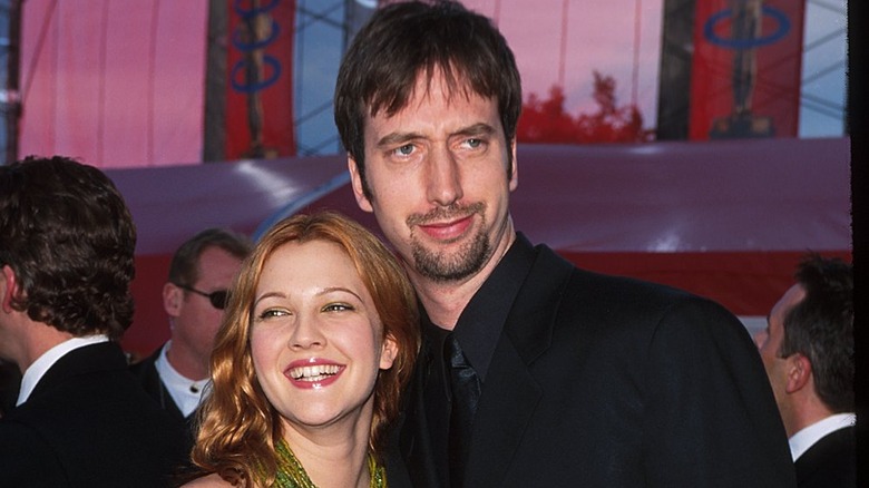 Smiling Drew Barrymore in green outfit beside Tom Green at the 72nd Annual Academy Awards in 2000
