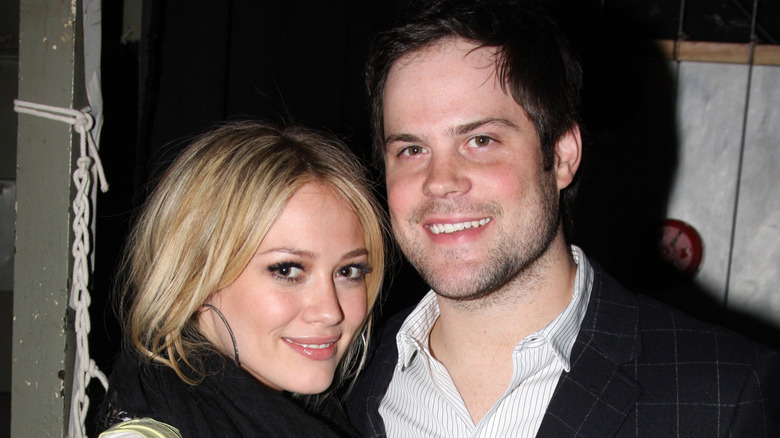 Hilary Duff in silver hoops posing with Mike Comrie in 2009