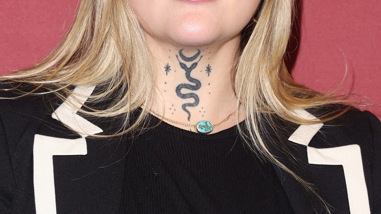 Elle King's tattoo of a snake on her neck