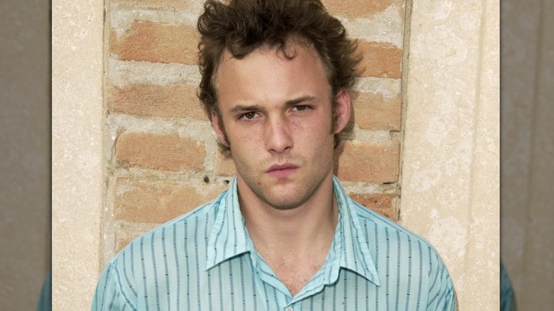 Brad Renfro scowling in a blue striped shirt