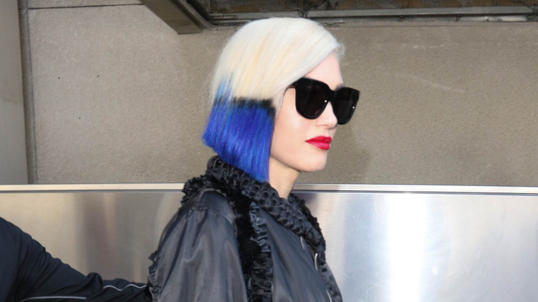 Gwen Stefani walking in the airport
