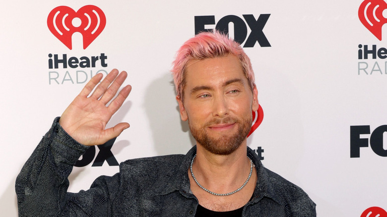 Lance Bass waving