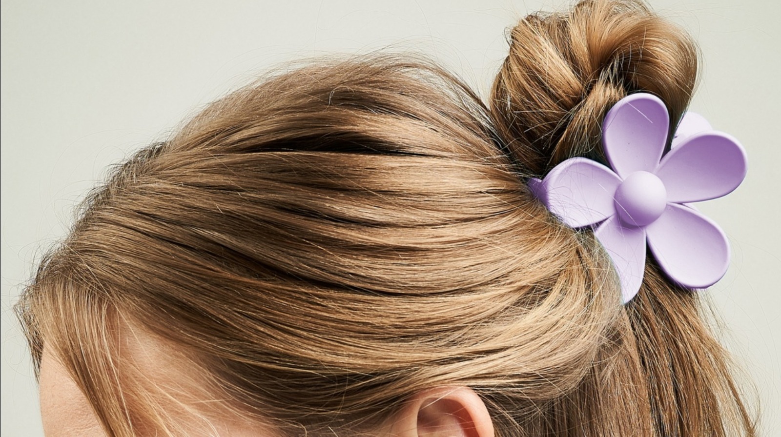 8 Claw Clip Hairstyles To Up Your Everyday Hair Game  Feminain