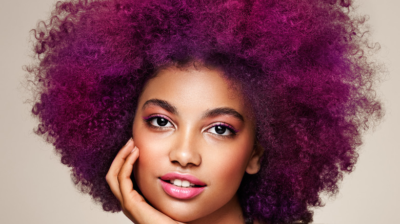 Afro hair in shades of magenta