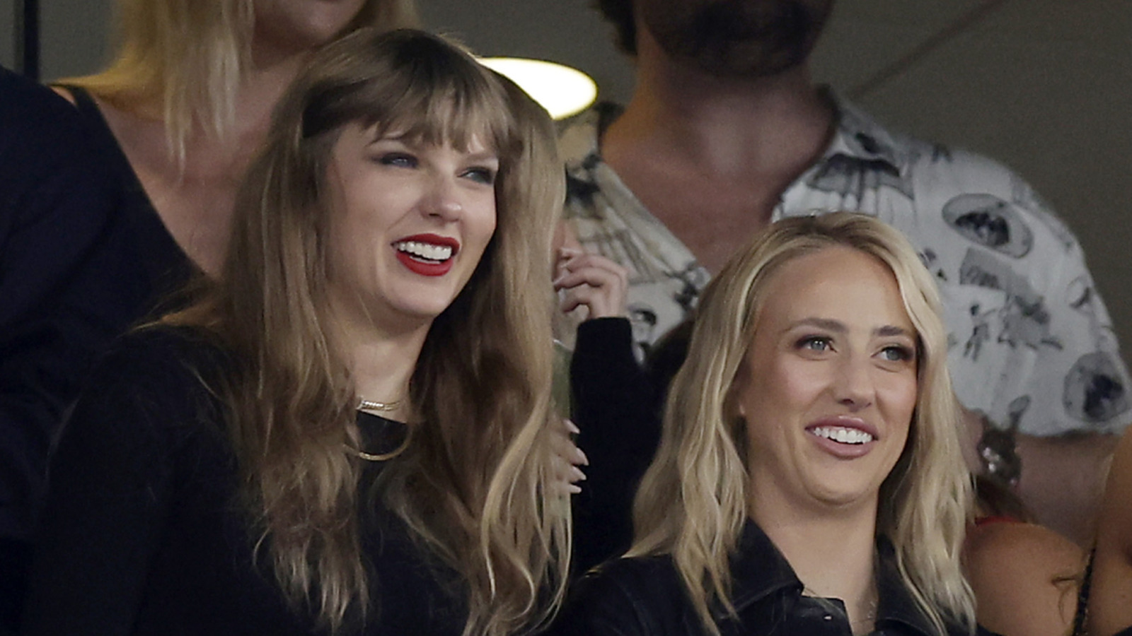 布列塔尼·马霍姆斯 (Brittany Mahomes) 试图在 KC Games 上效仿泰勒·斯威夫特 (Taylor Swift) 布列塔尼·马霍姆斯 (Brittany Mahomes) 试图在 KC Games 上效仿泰勒·斯威夫特 (Taylor Swift)