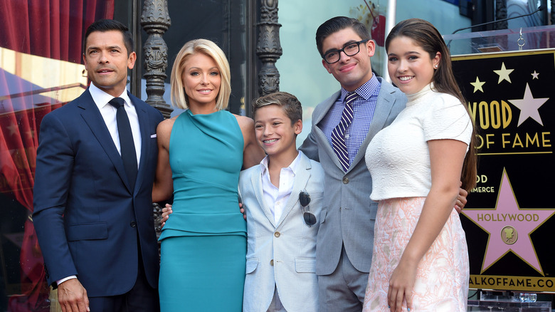 Kelly Ripa and Mark Consuelos with their children in 2015