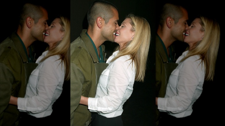 Kelly Ripa and Mark Consuelos kissing in 2003