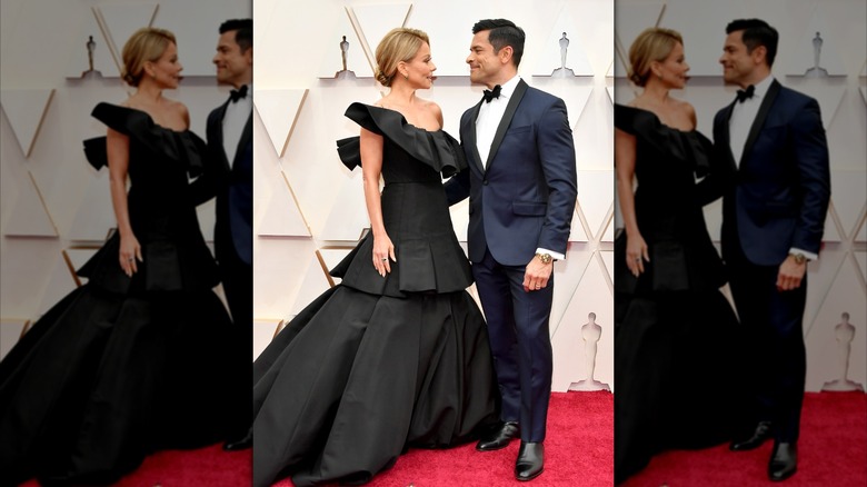 Kelly Ripa and Mark Consuelos posing in 2020