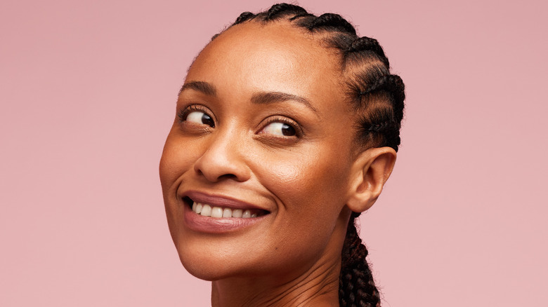 woman with cornrows