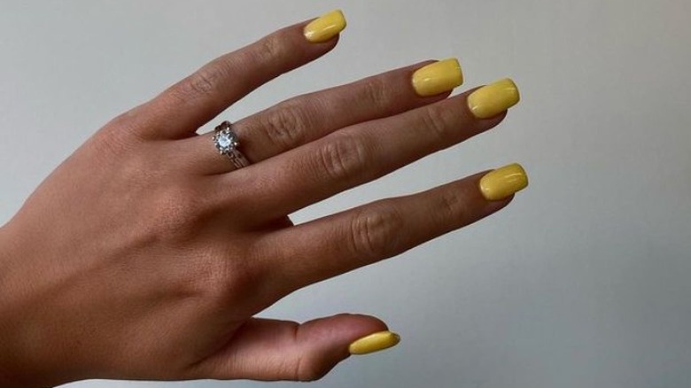 26 Great Nail Art Idea's- Yellow and One Bold Colour
