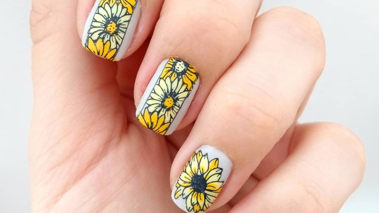 Cute Spring Nails That Will Never Go Out Of Style : Milky nails with gold  foil accent design