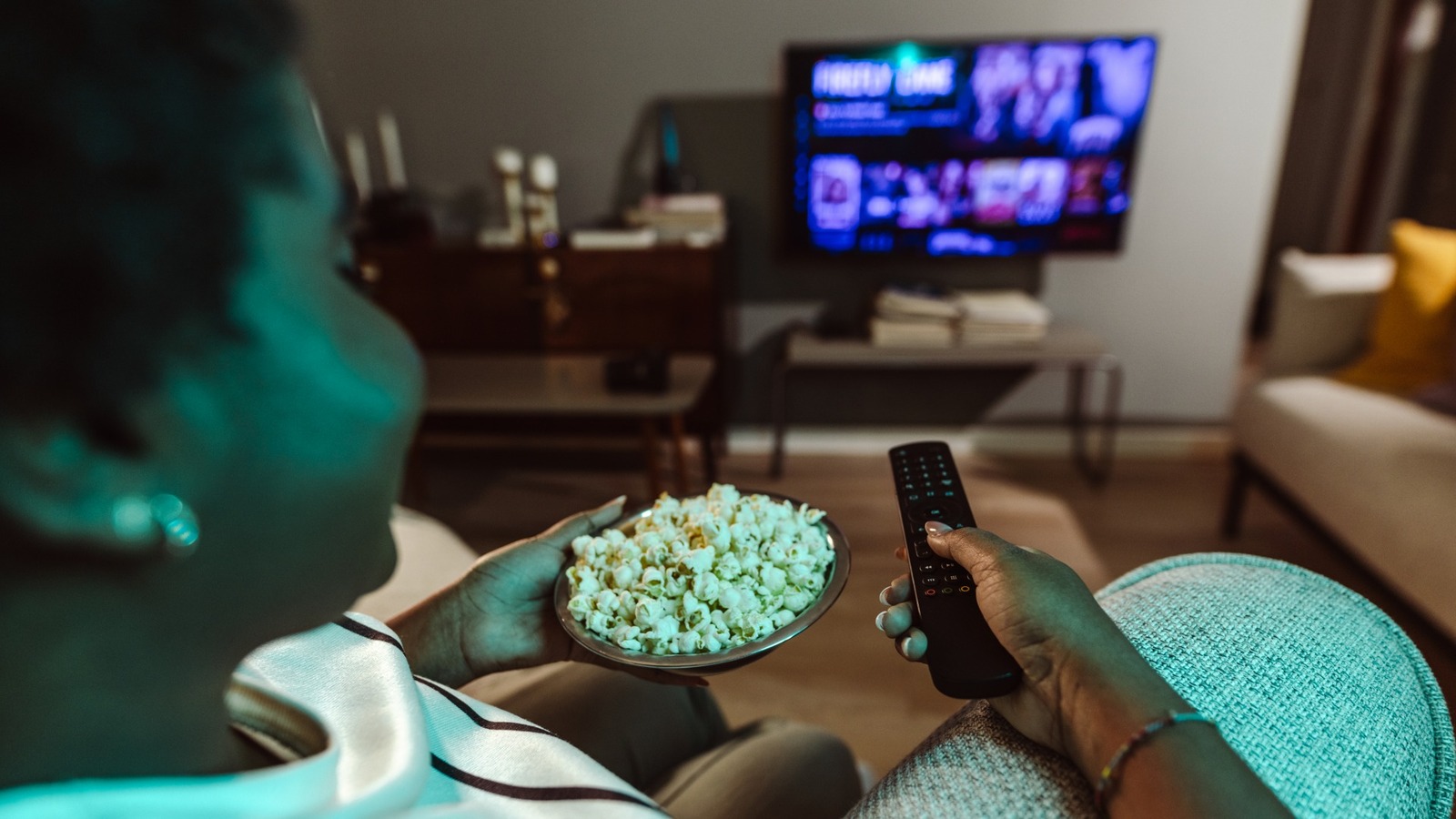 5-perfect-hallmark-mystery-movies-for-a-cozy-saturday-night