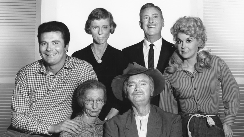 Promotional photo of Beverly Hillbillies cast