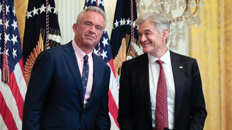 RFK Jr. and Dr. Oz in Oval Office smiling