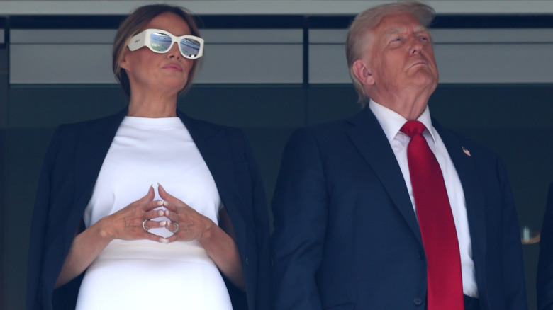 Donald Trump and Melania trump standing next to each other