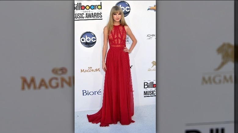 Taylor Swift lacey red gown