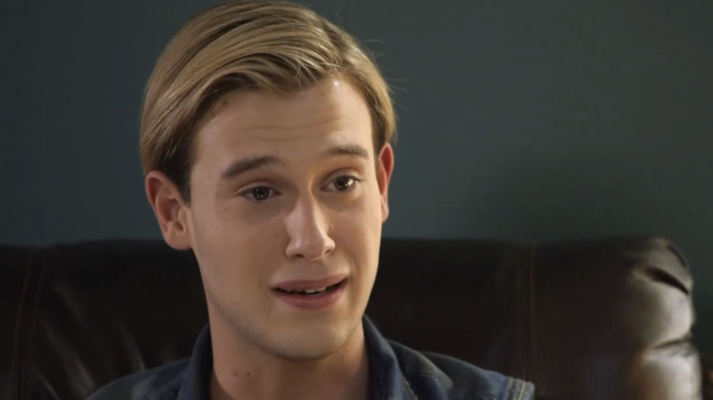 Tyler Henry speaking to one of his clients
