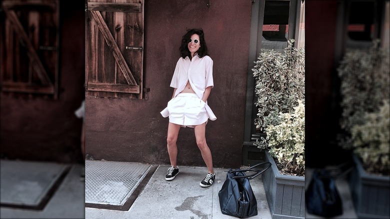 Elena Moussa with her hands in her pockets, leaning back agaisnt a wall.