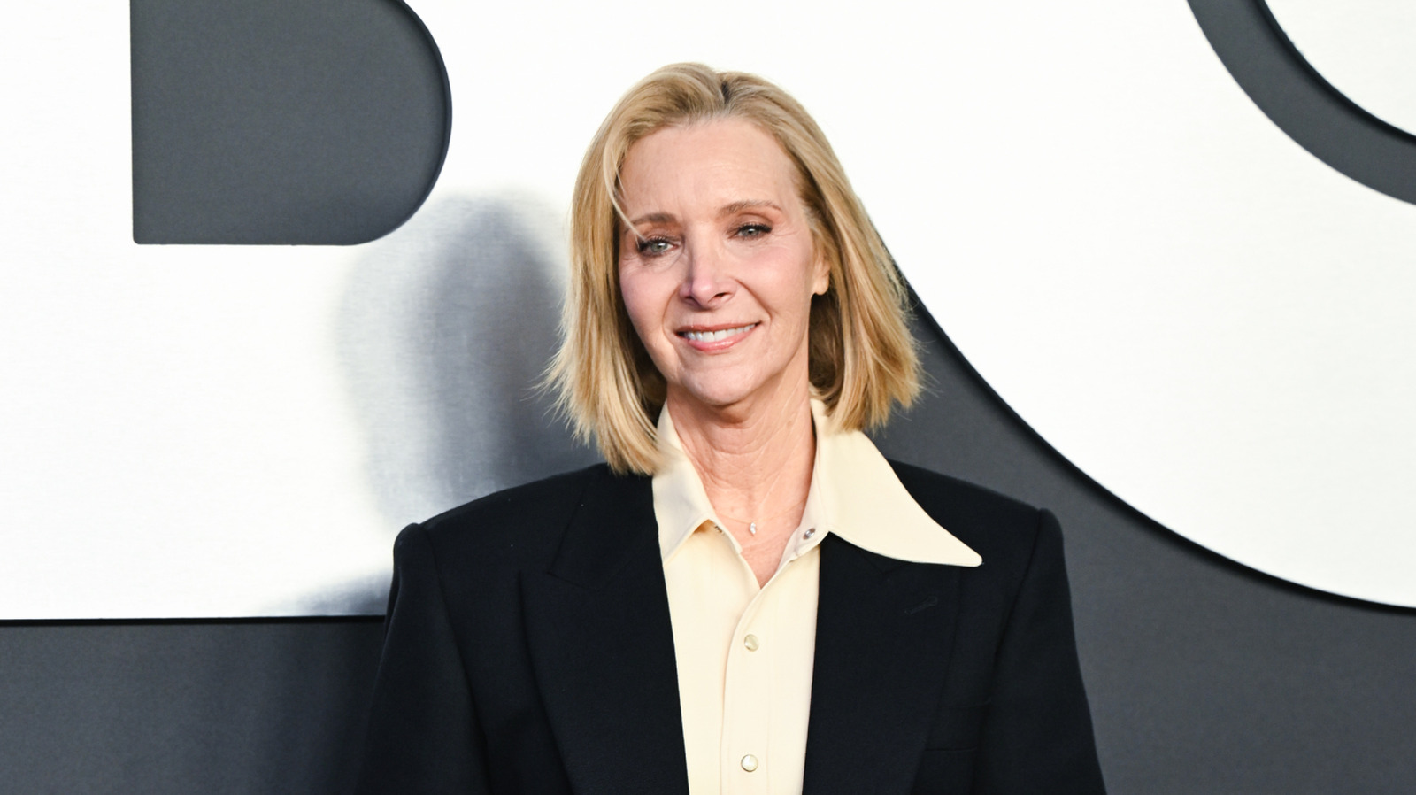 <a href="https://www.thelist.com/2213620/times-lisa-kudrow-went-easy-on-the-makeup-in-front-of-camera-and-looked-stunning/" target="_blank">6 Times Lisa Kudrow Went Easy On The Makeup In Front Of The Camera & Looked Simply Stunning</a>