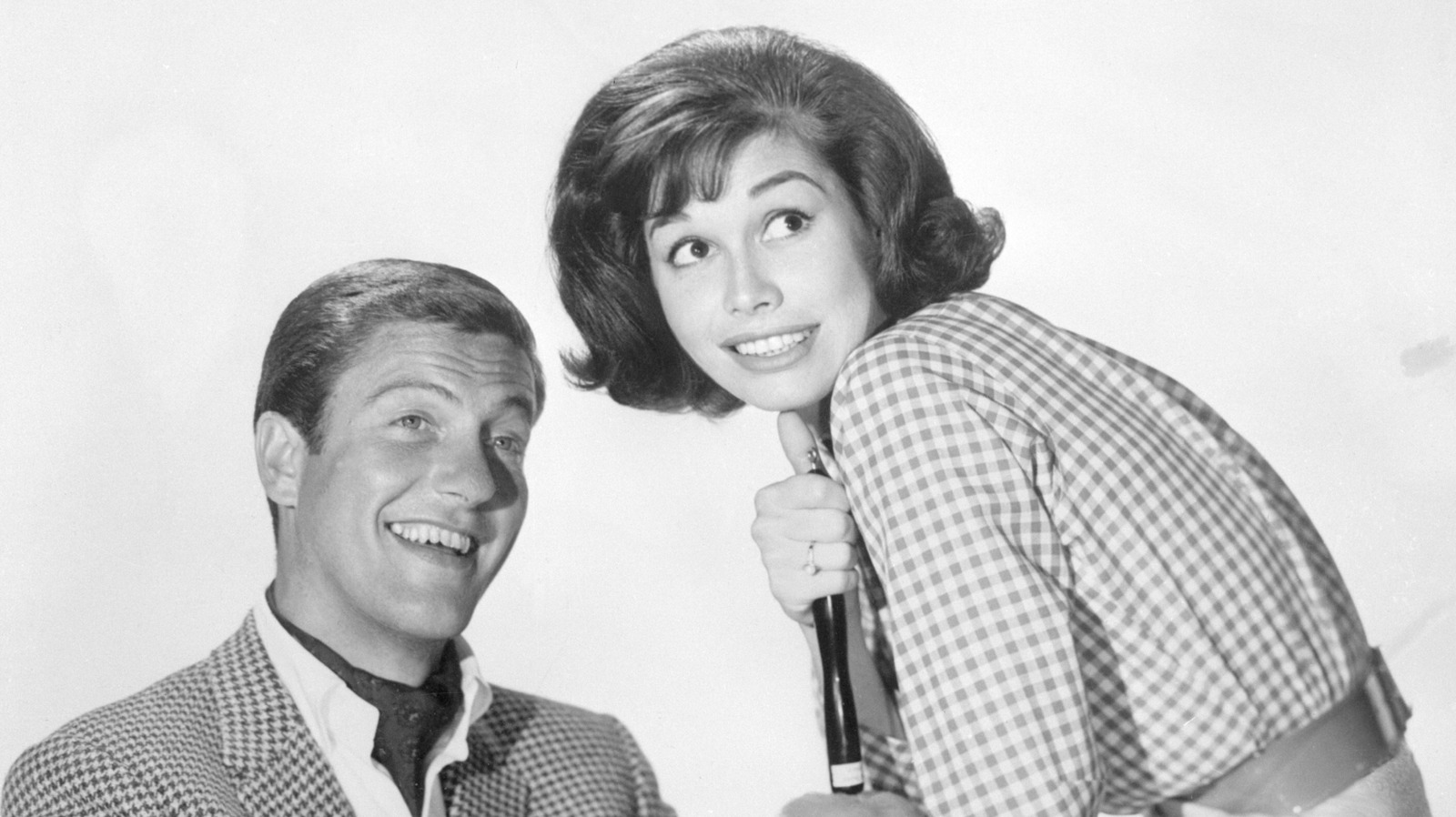 <a href="https://www.thelist.com/2183568/60s-tv-characters-with-the-most-iconic-fashion/" target="_blank">’60s TV Characters With The Most Iconic Fashion</a>