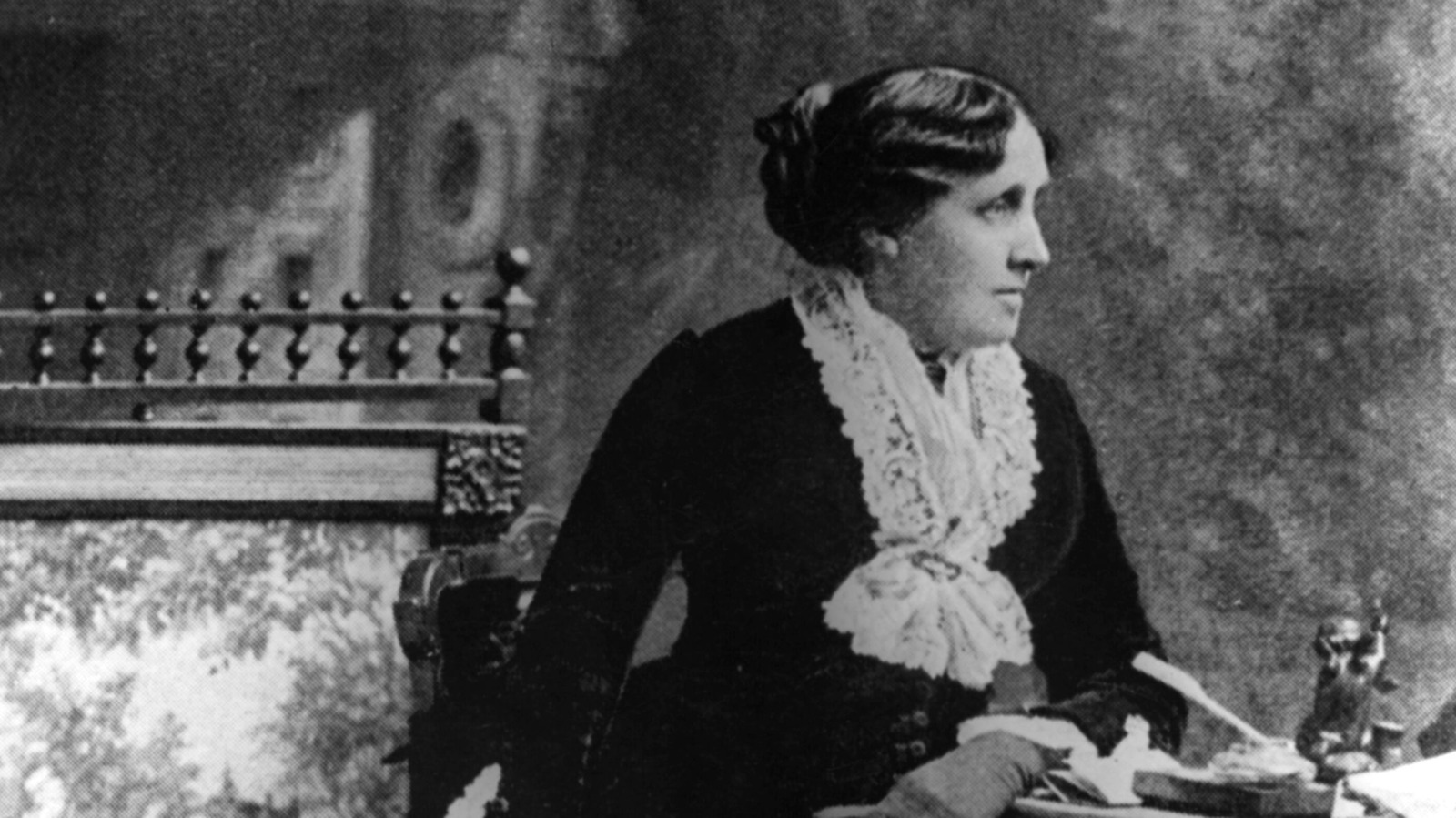 7 Iconic Female Writers & Poets Who Used Male Names