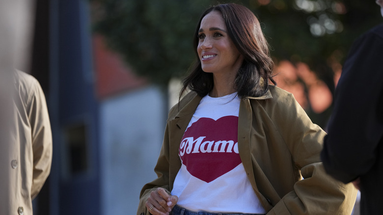 Meghan Markle in Mama heart t-shirt