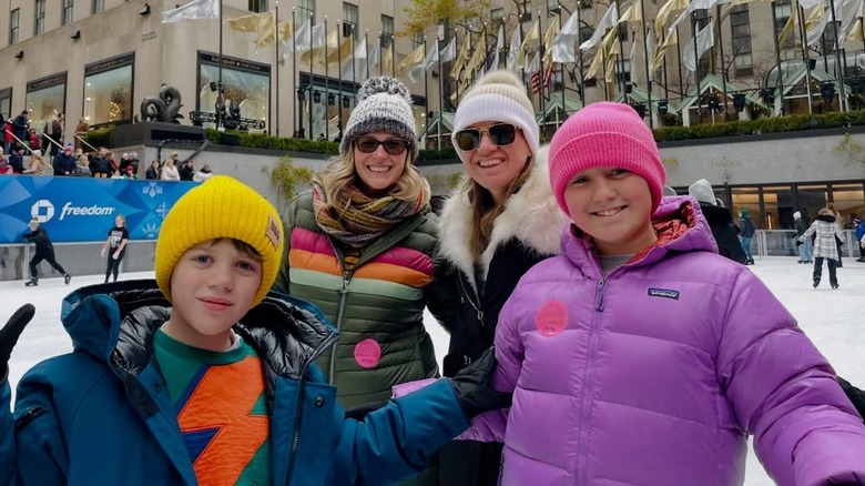 Kelly Clarkson posing with her family in winter gear