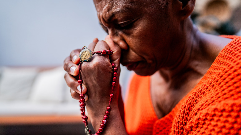 a woman praying the rosary