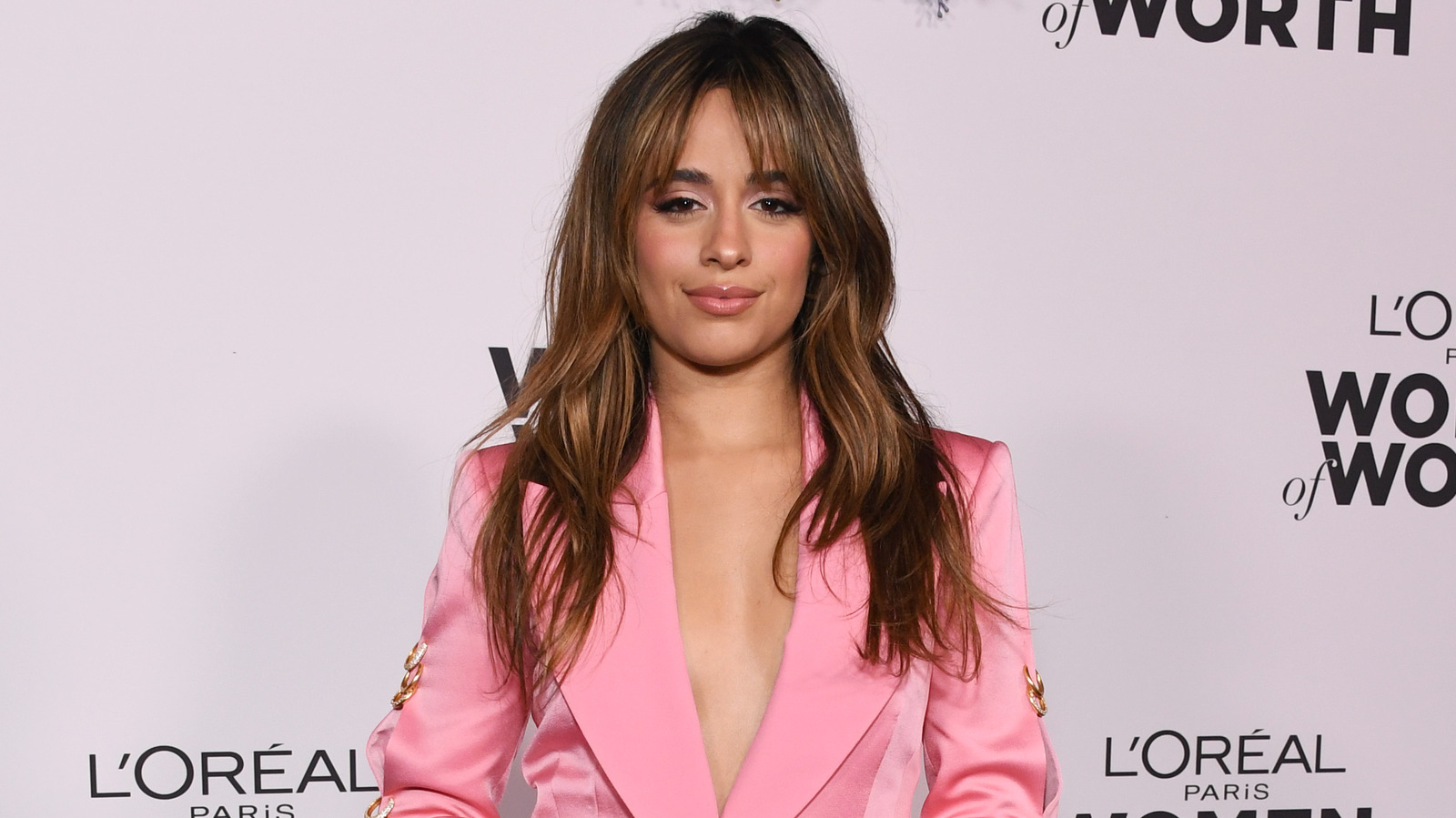 7 Ways To Wear Curtain Bangs With A Side Part (And Simple Styling Tips)