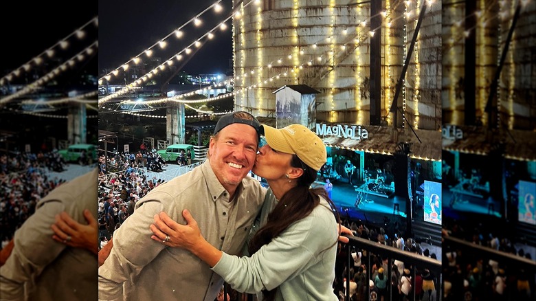 Joanna kissing Chip on the cheek at a 2023 Magnolia event.