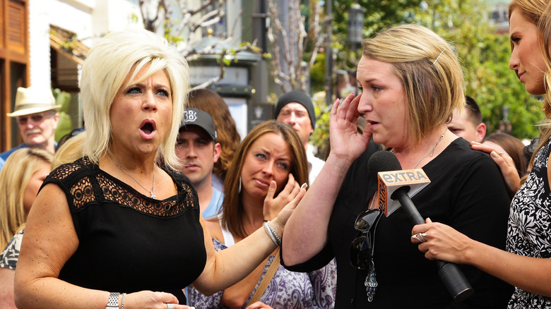 Theresa Caputo talks to audience members at "Extra" in 2012