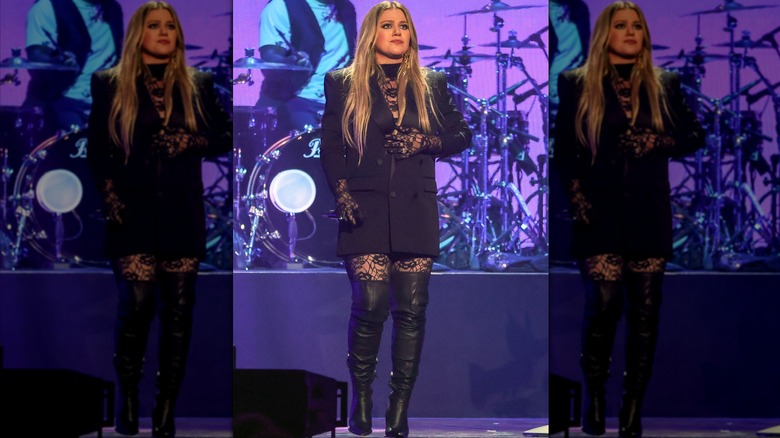 Kelly Clarkson minidress high boots at 2023 iHeart Radio Music Festival