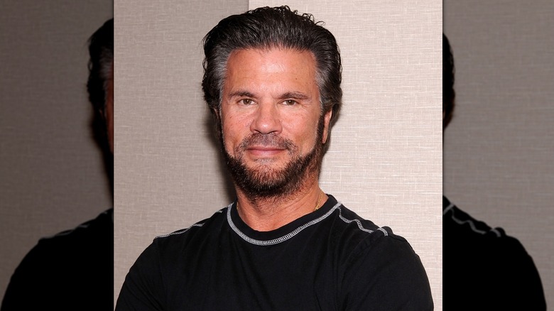 Lorenzo Lamas posing for a photo in 2018