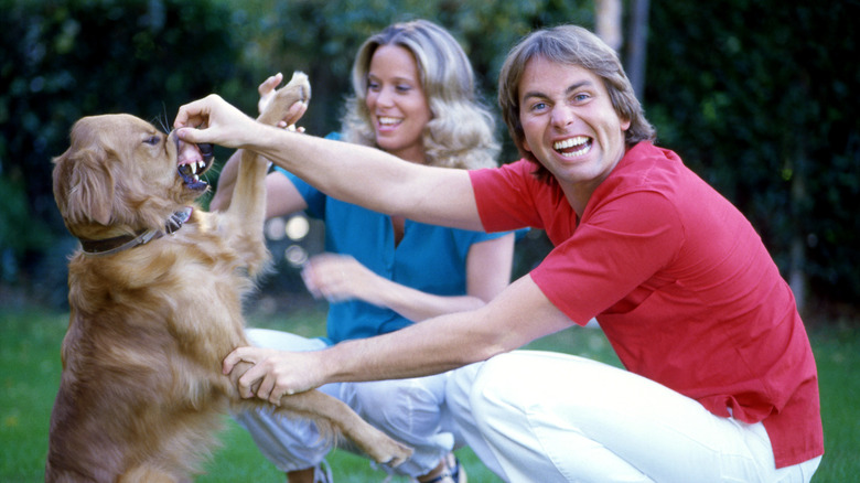 John Ritter and his wife Nancy playing with their dog, 1985