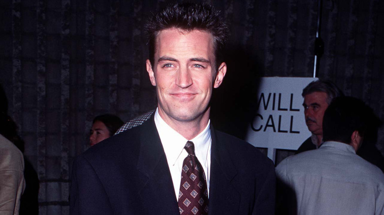 Matthew Perry smiling at the "Scream" premiere in Los Angeles